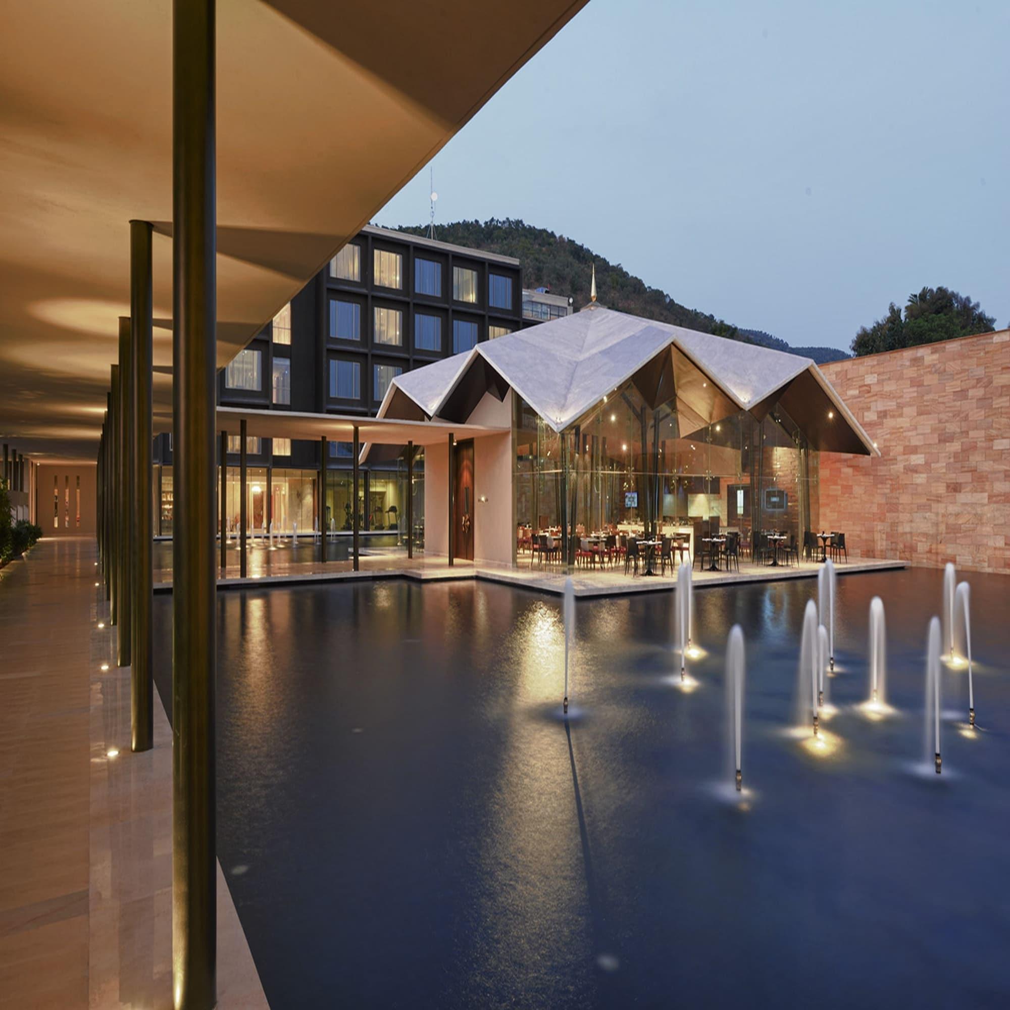 Marasa Sarovar Premiere Tirupati Luaran gambar The resort's lobby
