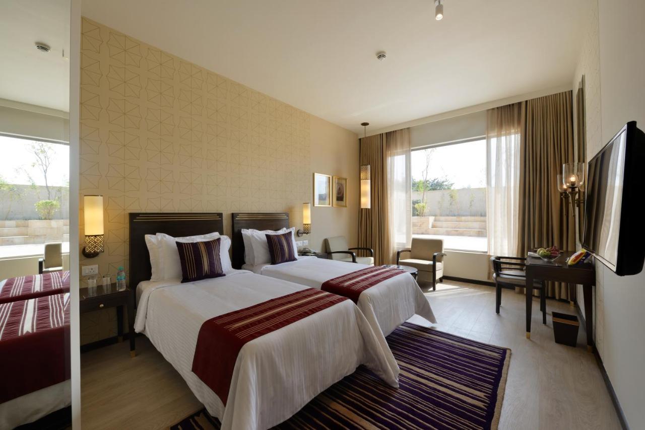 Marasa Sarovar Premiere Tirupati Luaran gambar A room at the Taj Bengal