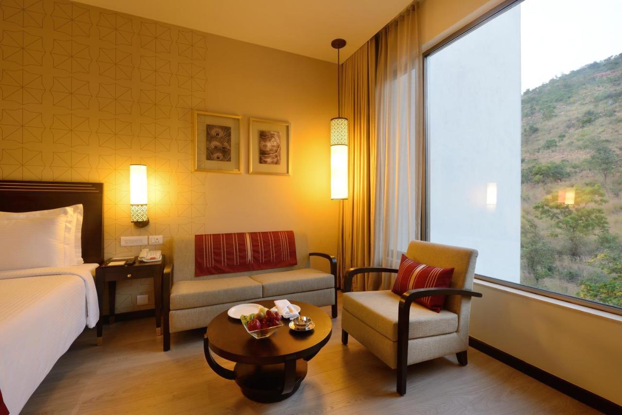 Marasa Sarovar Premiere Tirupati Luaran gambar A room at the Taj Bengal