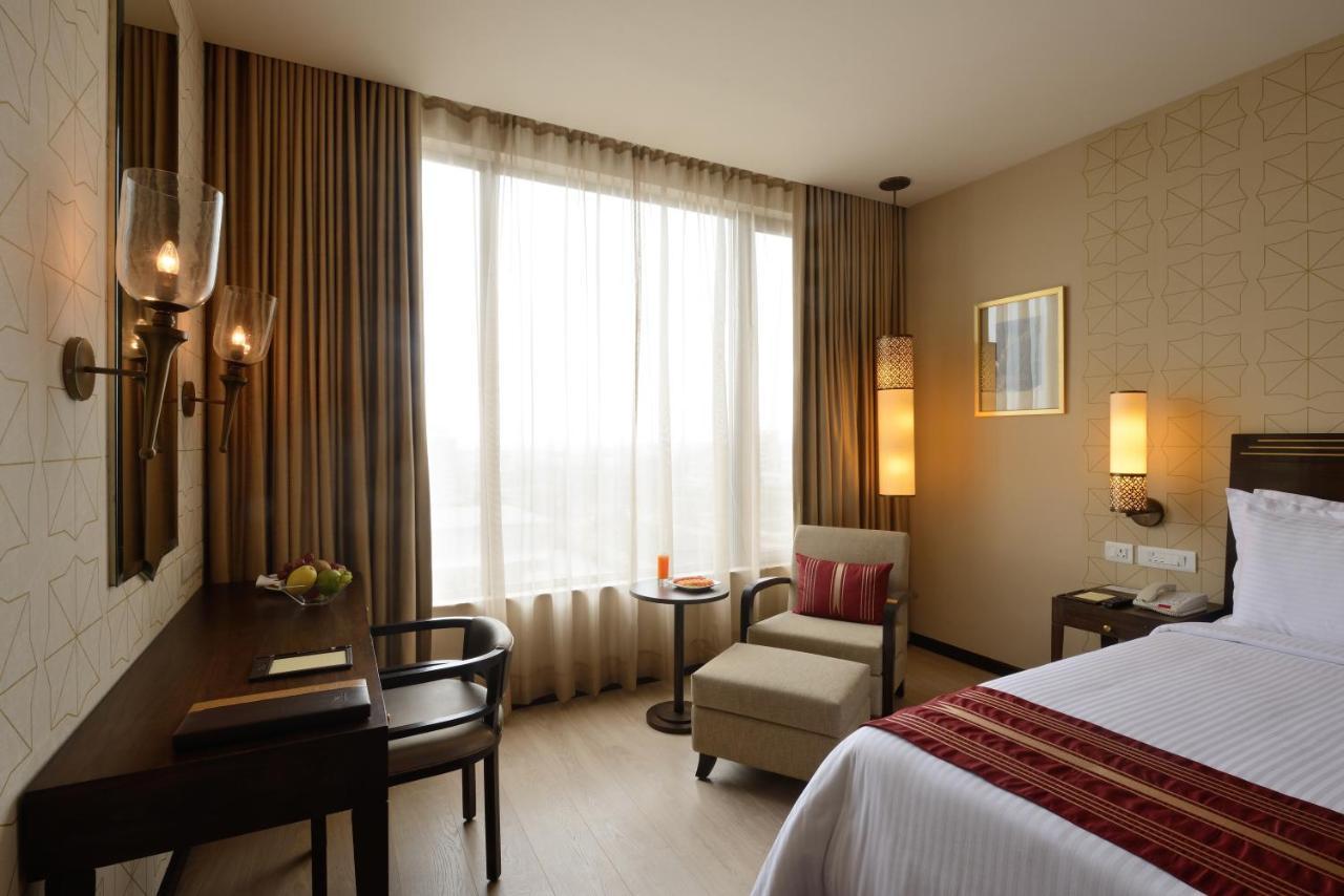 Marasa Sarovar Premiere Tirupati Luaran gambar A room at the Taj Bengal