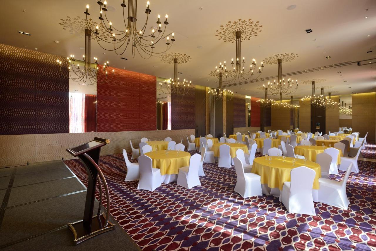 Marasa Sarovar Premiere Tirupati Luaran gambar The ballroom