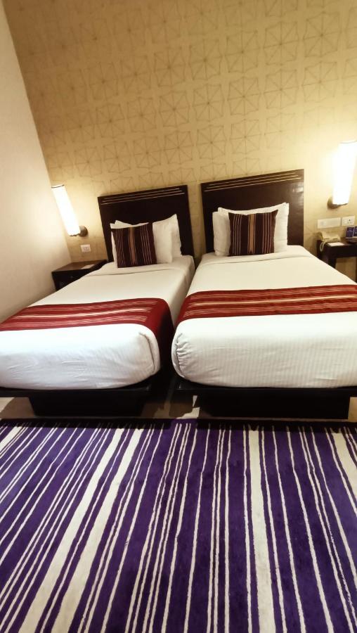 Marasa Sarovar Premiere Tirupati Luaran gambar A room at the hotel