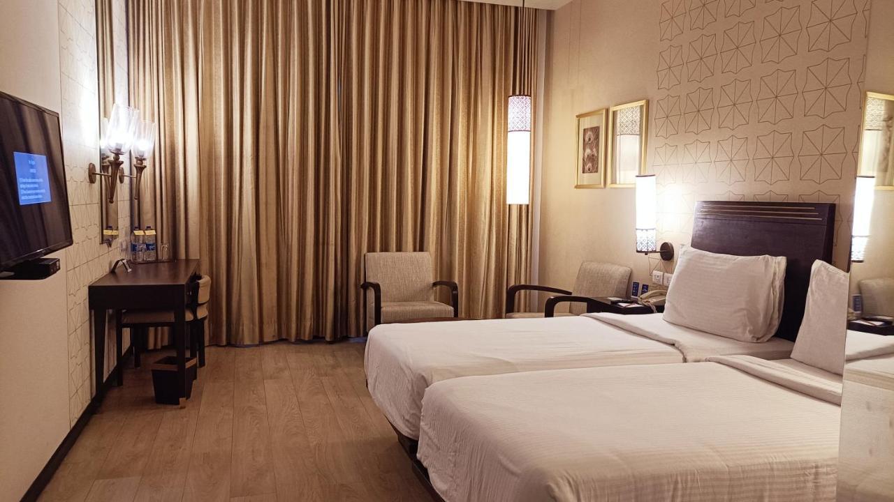 Marasa Sarovar Premiere Tirupati Luaran gambar A room at the Taj Bengal