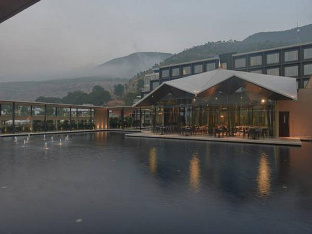 Marasa Sarovar Premiere Tirupati Luaran gambar The Park, Hyderabad
