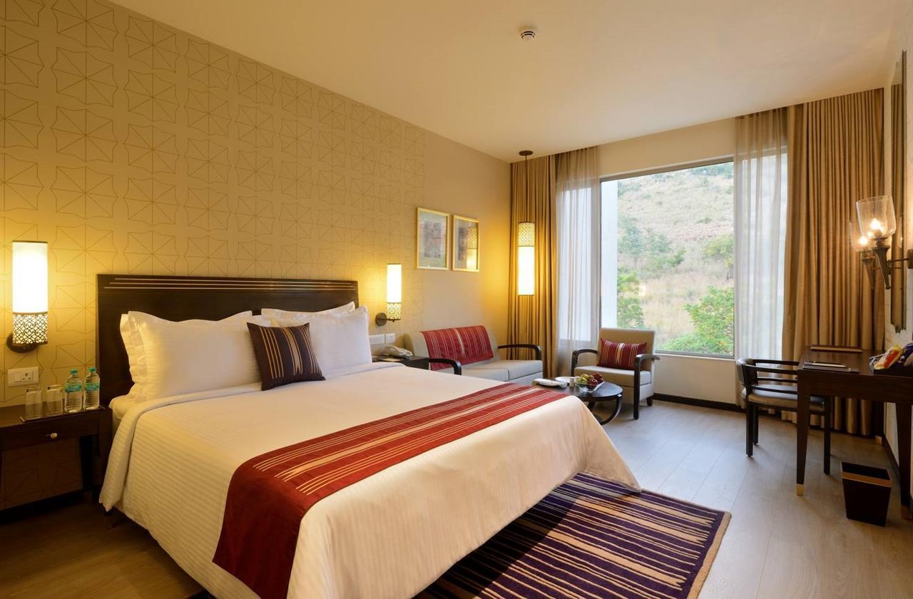 Marasa Sarovar Premiere Tirupati Luaran gambar A room at the Taj Bengal