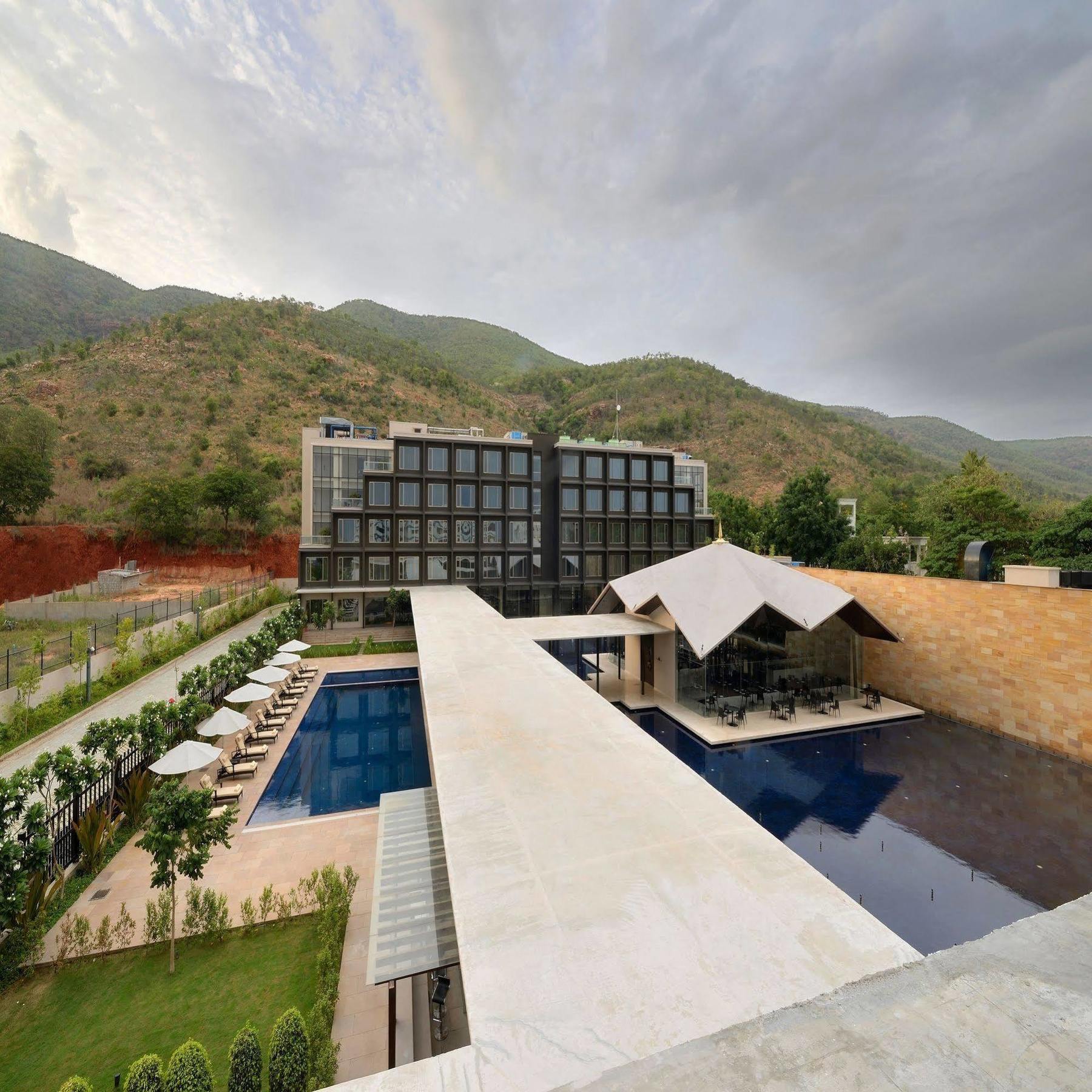 Marasa Sarovar Premiere Tirupati Luaran gambar The hotel