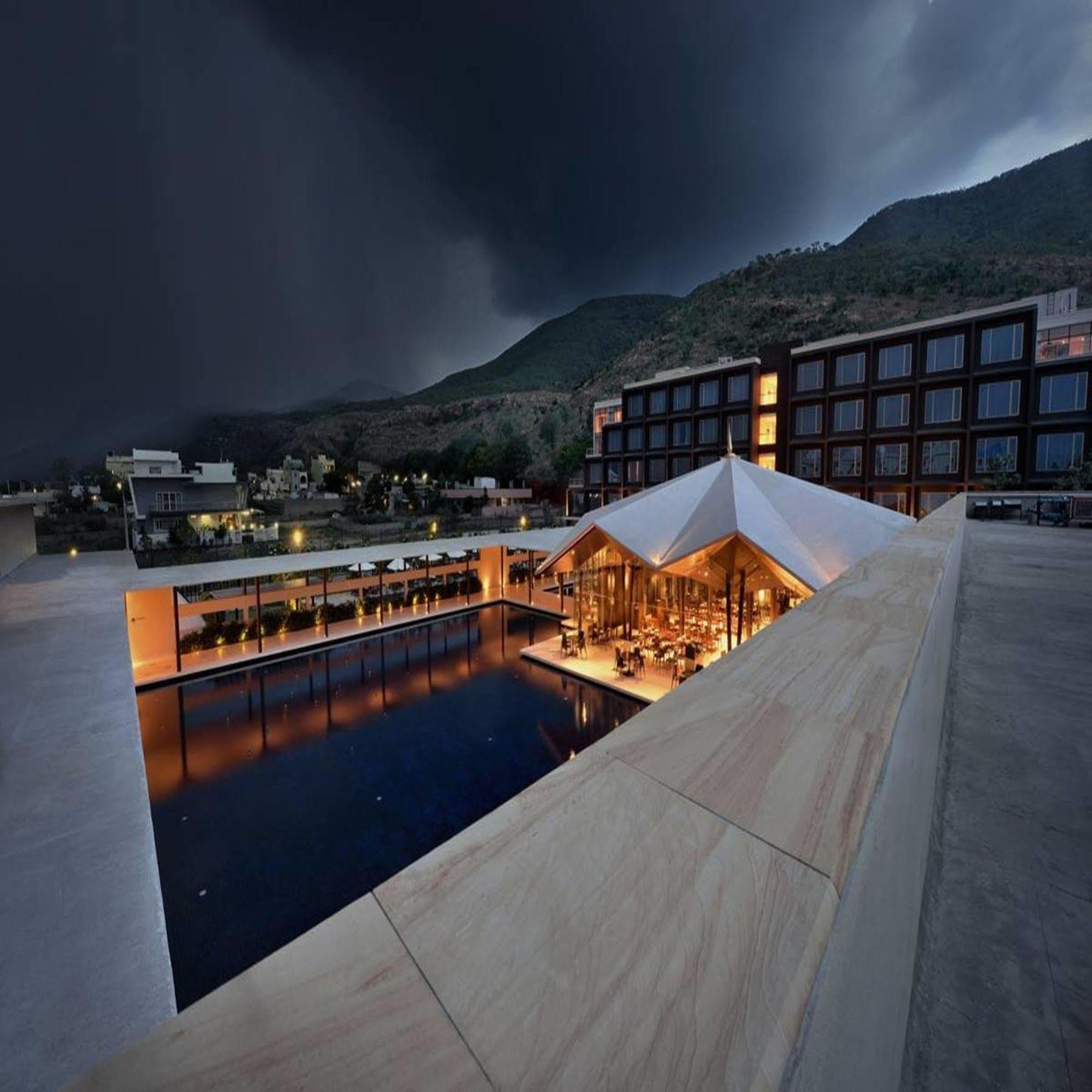 Marasa Sarovar Premiere Tirupati Luaran gambar The hotel at night
