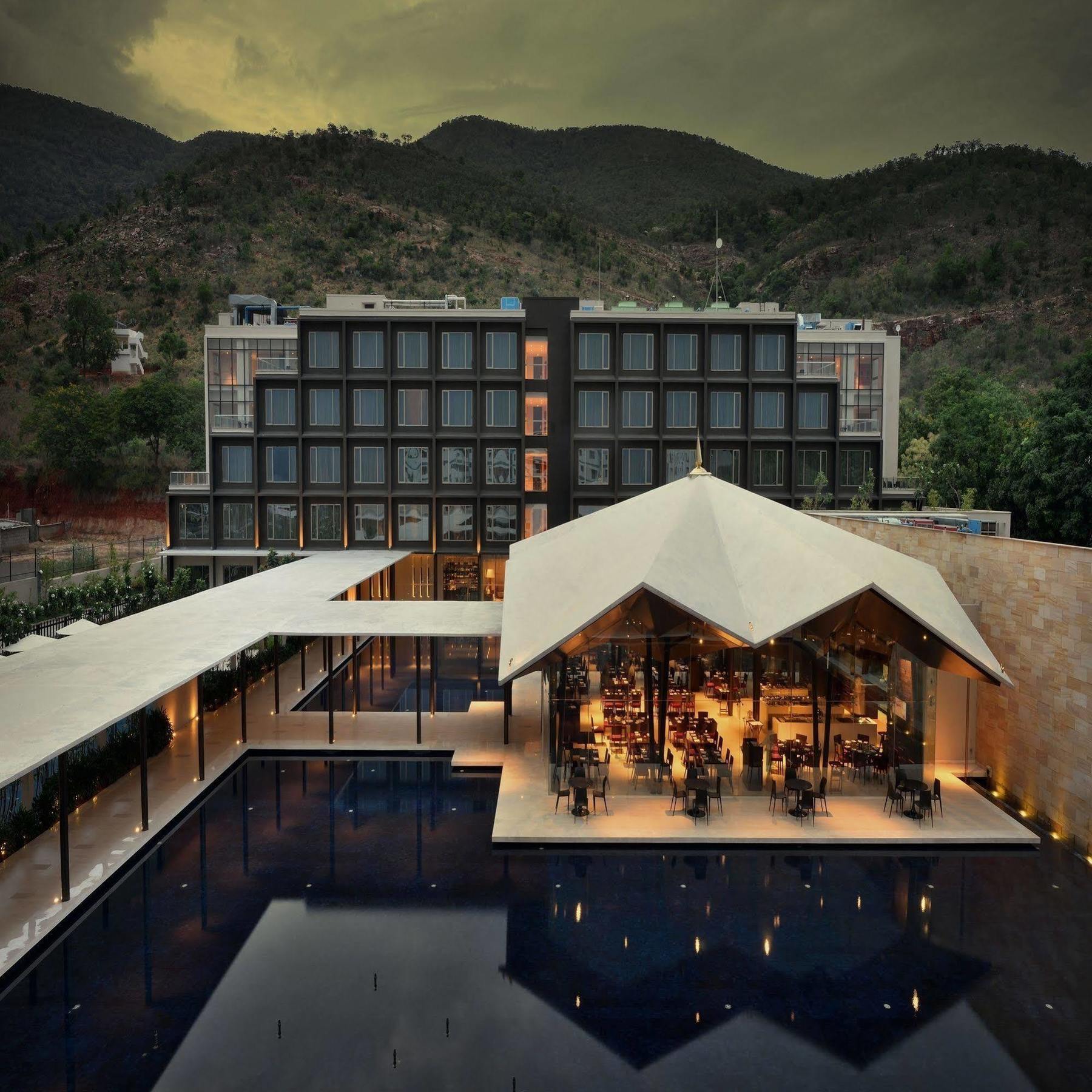 Marasa Sarovar Premiere Tirupati Luaran gambar The hotel's main building