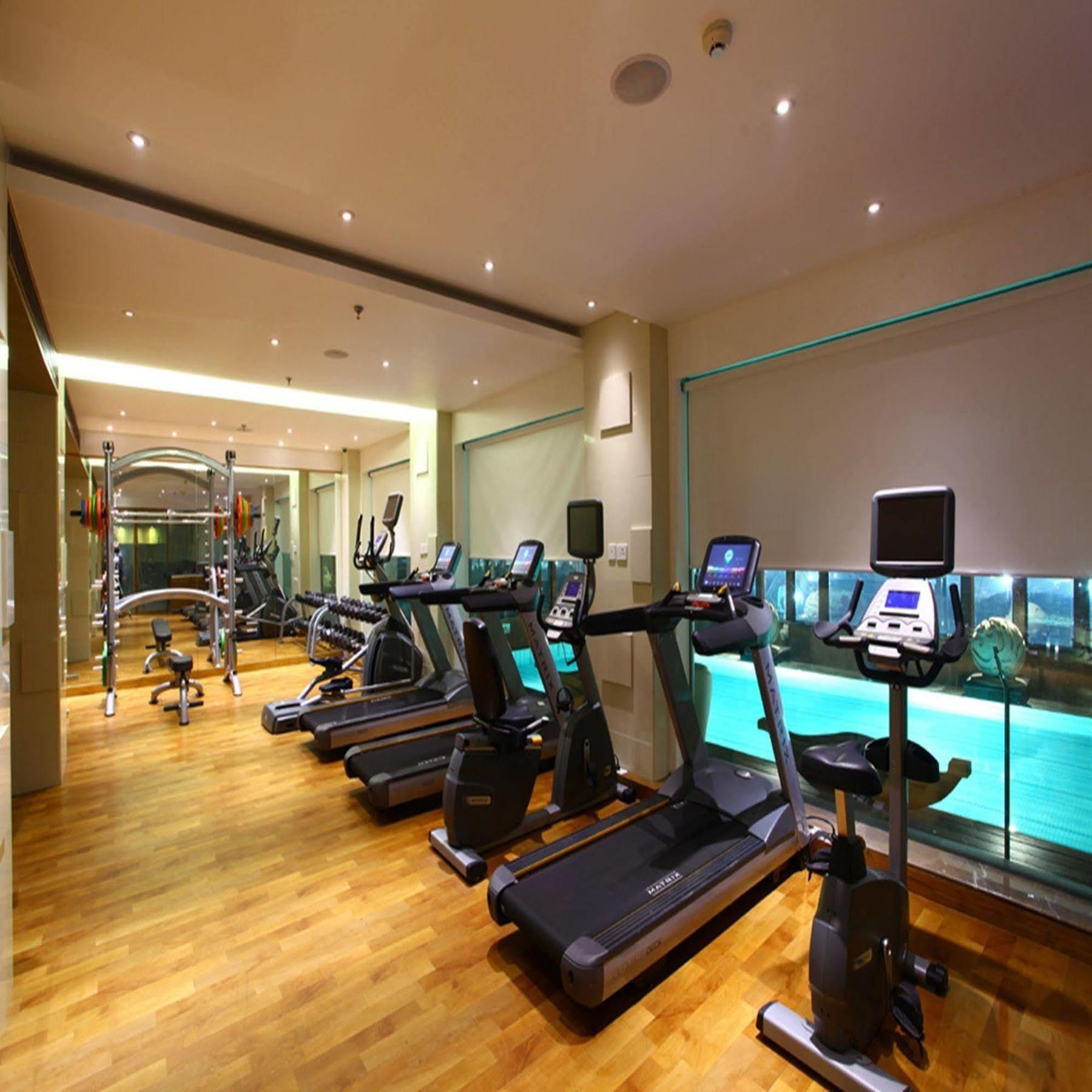 Marasa Sarovar Premiere Tirupati Luaran gambar A gym in a hotel